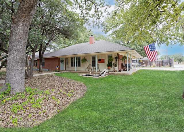 Property at 1133 Willow Ridge Dr, Azle, TX 76020, 3 beds, 2 baths