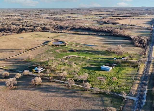 Property at 10670 Fm 2210 E, Bridgeport, TX 76426, 4 beds, 3 baths