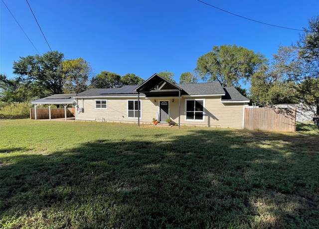 Property at 205 E Ash St, Trinidad, TX 75163, 3 beds, 2 baths
