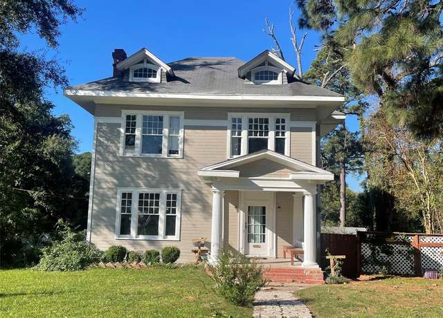 Property at 2530 Creswell Ave, Shreveport, LA 71104, 3 beds, 3.5 baths