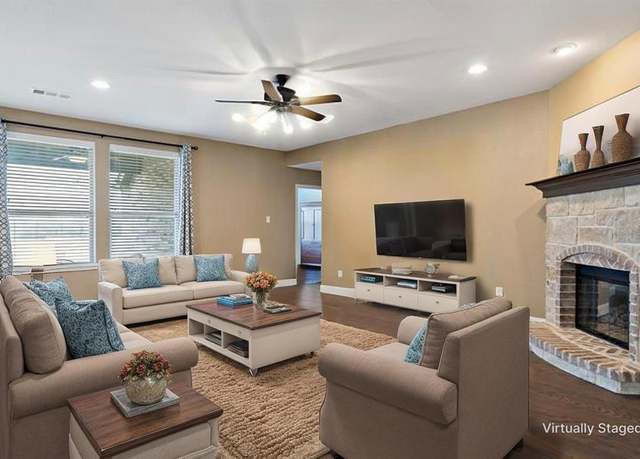 Property at 1209 Roadrunner Dr, Little Elm, TX 75068, 4 beds, 2.5 baths
