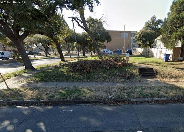 Property at 200 Melba St, Dallas, TX 75208