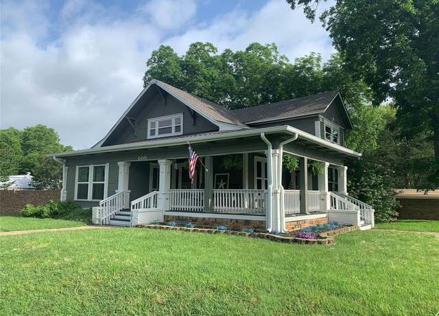Property at 500 W Main St, Mount Vernon, TX 75457, 5 beds, 2.5 baths