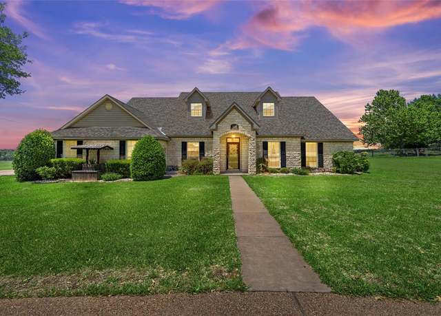 Property at 1018 Shilling Dr, Elm Mott, TX 76640, 3 beds, 3 baths