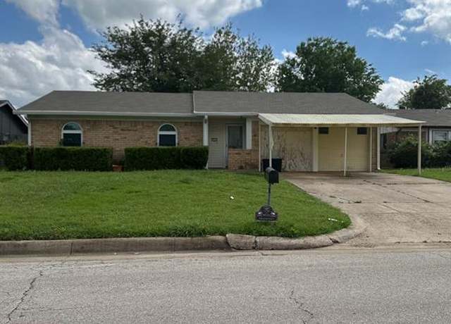 Property at 4516 Parkwood Dr, Forest Hill, TX 76140, 5 beds, 2 baths