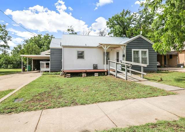 Property at 605 W Walnut St, Coleman, TX 76834, 2 beds, 1 bath
