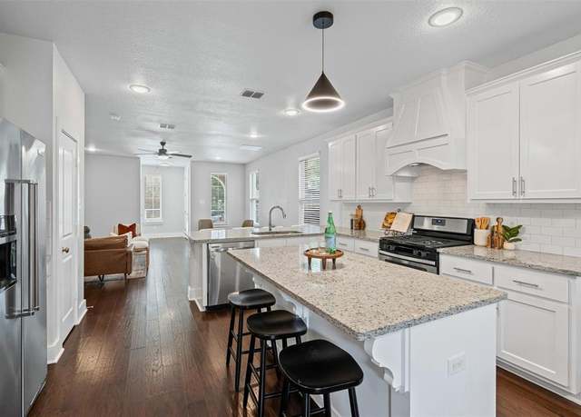 Property at 2905 Merrimac St, Fort Worth, TX 76107, 3 beds, 3.5 baths
