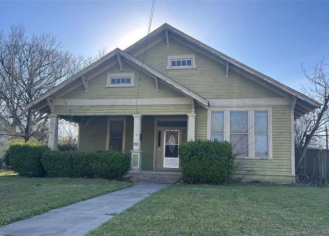 Property at 701 S Clements St, Gainesville, TX 76240, 3 beds, 1 bath