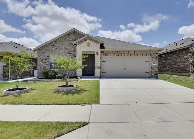 Property at 701 Blacktail Dr, Fort Worth, TX 76131, 4 beds, 2 baths