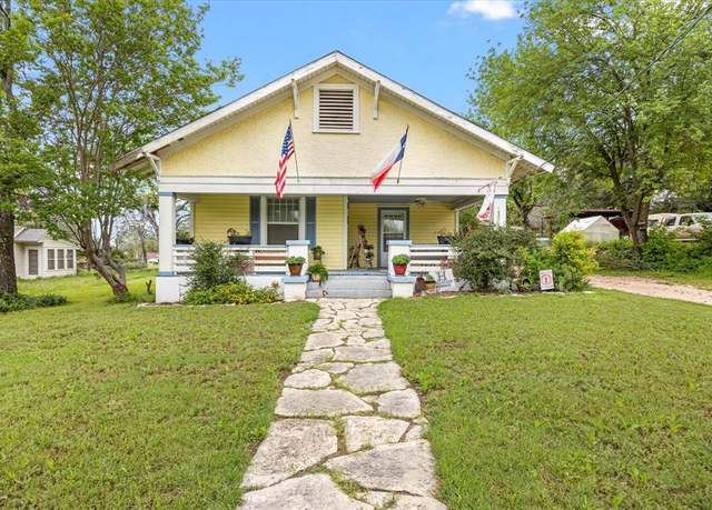 Property at 515 E Main St, Hamilton, TX 76531, 4 beds, 2 baths