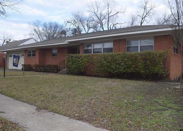 Property at 600 N Johnson St, Mineola, TX 75773, 3 beds, 3 baths