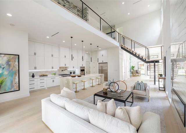 Property at 4218 Bonham St, Dallas, TX 75229, 5 beds, 4.5 baths