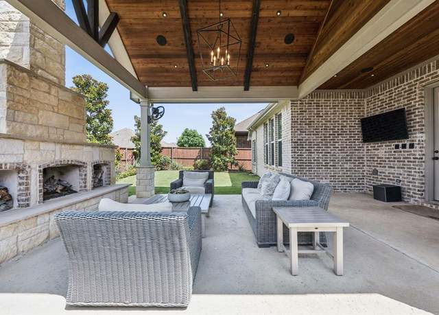 Property at 2353 Stallion St, Carrollton, TX 75010, 3 beds, 2 baths