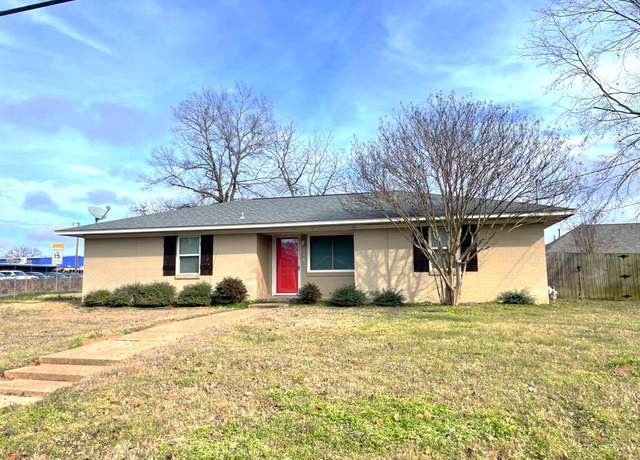 Property at 530 3rd St, Chandler, TX 75758, 3 beds, 1.5 baths