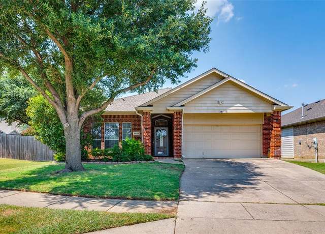 Property at 7401 Sunray Dr, Fort Worth, TX 76120, 3 beds, 2 baths