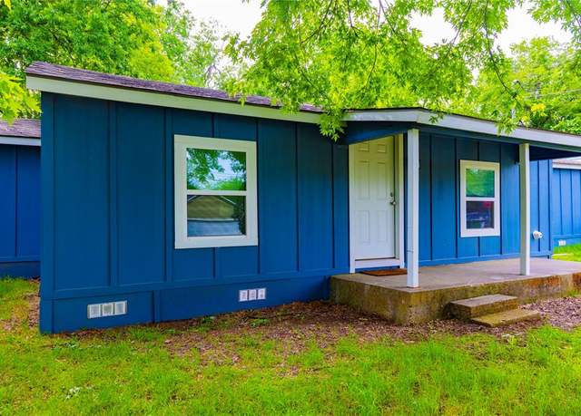 Property at 209 Pecan St, Whitesboro, TX 76273, 3 beds, 1 bath