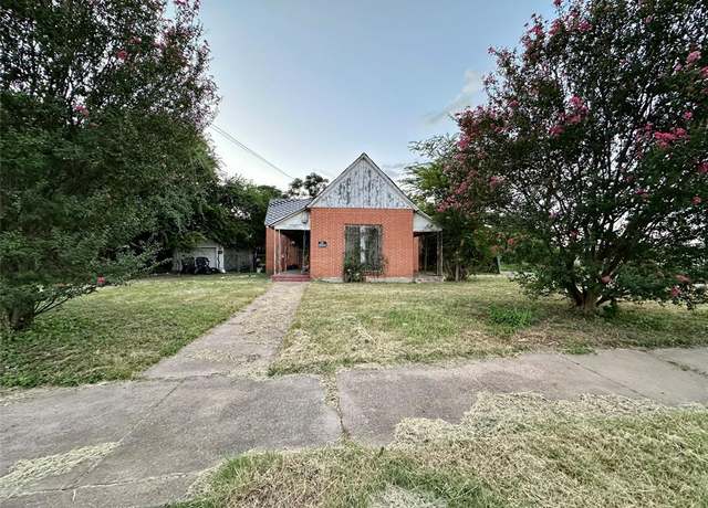 Property at 1328 Harrison Ave, Waco, TX 76704, 3 beds, 2 baths