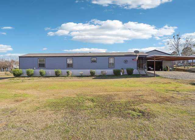 Property at 3904 Gary St, Cleburne, TX 76031, 2 beds, 2.5 baths