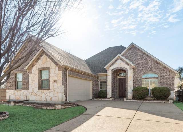 Property at 4555 Chase Ct, Grand Prairie, TX 75052, 3 beds, 3 baths