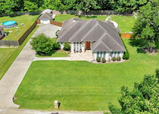 Property at 262 Creekwood Dr, Huntington, TX 75949, 4 beds, 3 baths