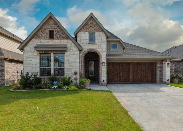 Property at 513 Livia St, Burleson, TX 76028, 3 beds, 2.5 baths