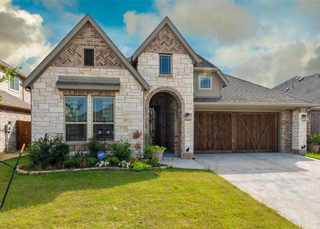 Property at 513 Livia St, Burleson, TX 76028, 3 beds, 2.5 baths