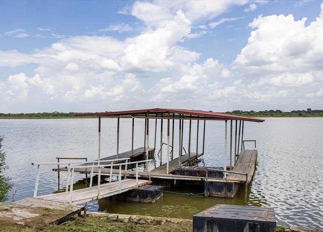 Property at 5823 Parkside Ct, Granbury, TX 76048, 5 beds, 3 baths