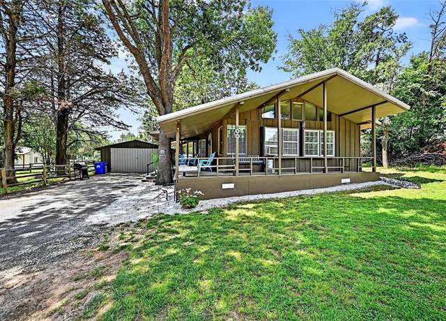 Property at 40 Stratford Dr, Gordonville, TX 76245, 3 beds, 2 baths