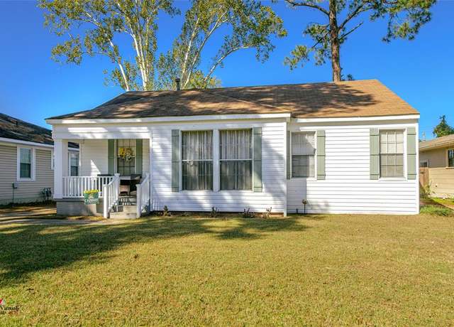 Property at 3756 Greenway Pl, Shreveport, LA 71105, 4 beds, 1 bath