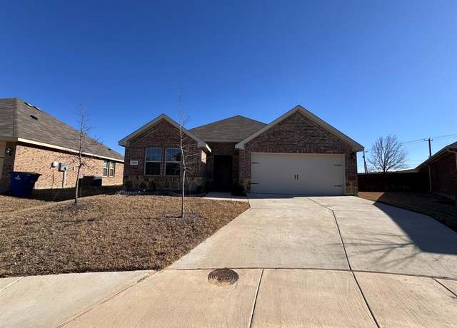 Property at 1221 Knoll Dr, Ennis, TX 75119, 3 beds, 2 baths