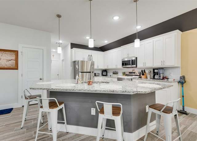 Property at 2601 Austin Dr, Granbury, TX 76048, 3 beds, 2.5 baths