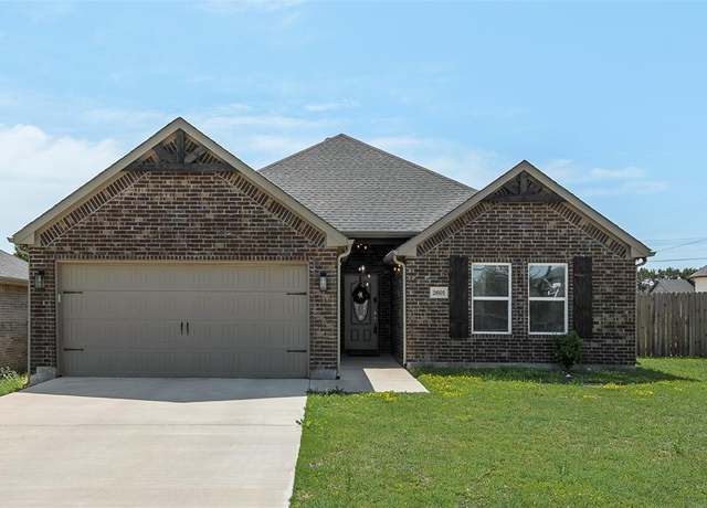 Property at 2601 Austin Dr, Granbury, TX 76048, 3 beds, 2.5 baths