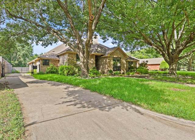 Property at 1514 Pickwick Ln, Denton, TX 76209, 3 beds, 2 baths