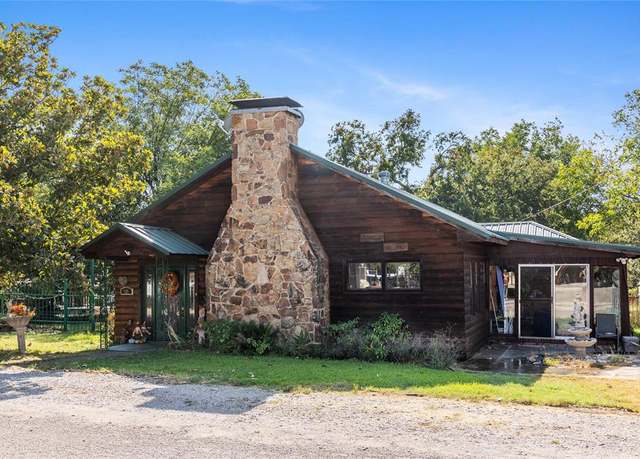 Property at 121 Park St St, Brownwood, TX 76801, 4 beds, 2 baths