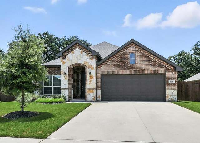 Property at 221 Gardenia Dr, Azle, TX 76020, 3 beds, 2 baths
