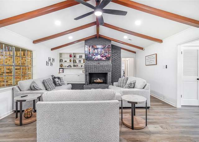 Property at 1407 Crescent Dr, Sherman, TX 75092, 4 beds, 3 baths