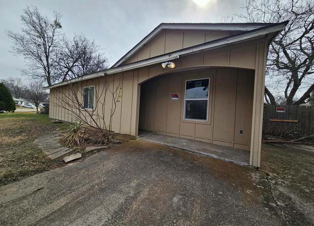 Property at 1600 Tower Dr, Arlington, TX 76010, 2 beds, 2 baths