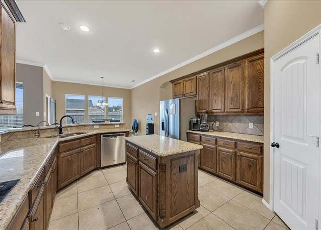 Property at 1741 Pine Dr, Midlothian, TX 76065, 4 beds, 3 baths