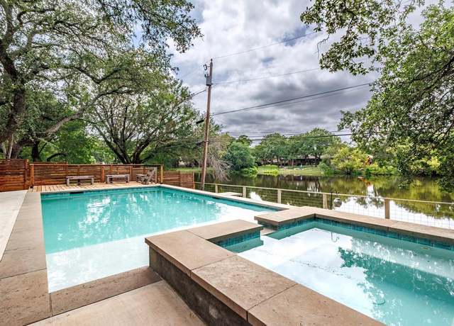 Property at 105 Lakeview Ct, Brownwood, TX 76801, 3 beds, 2 baths