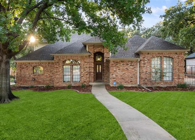 Property at 424 Windjammer Ln, Azle, TX 76020, 5 beds, 3 baths