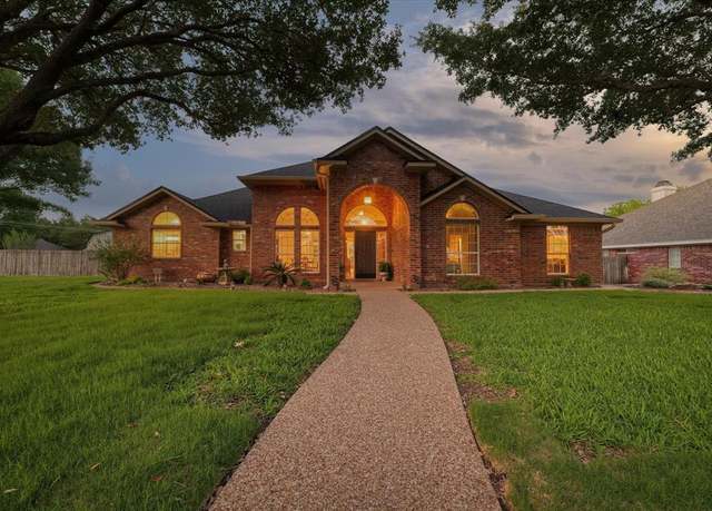 Property at 1300 Darbyton Dr, Hewitt, TX 76643, 4 beds, 2.5 baths