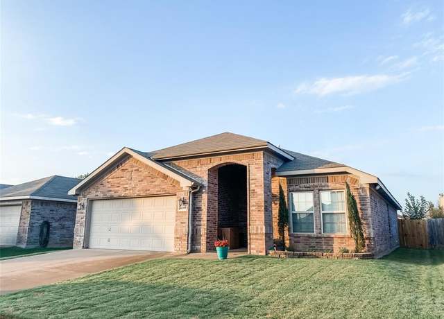 Property at 4209 Agate Dr, Granbury, TX 76049, 3 beds, 2 baths