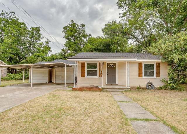 Property at 208 W 1st St, Weatherford, TX 76086, 2 beds, 1 bath