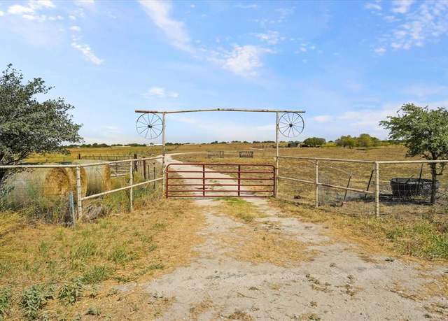 Property at 696 Hill County Road 4421, Itasca, TX 76055