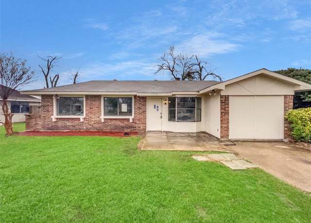 Property at 1610 Whiteoak Dr, Garland, TX 75040, 3 beds, 2 baths