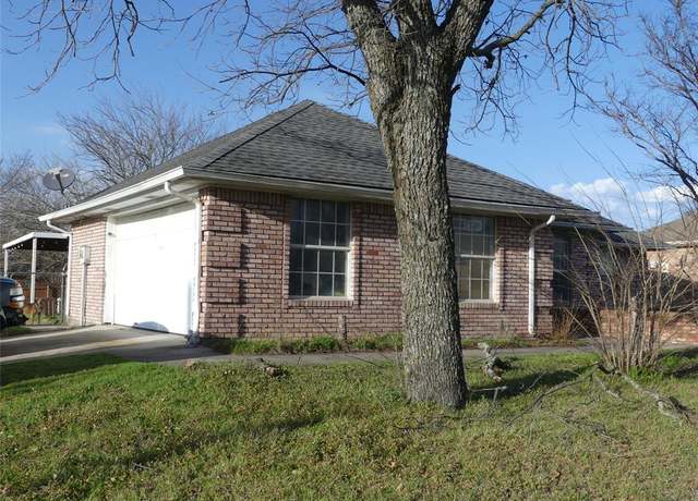 Property at 606 W Mulberry St, Decatur, TX 76234, 3 beds, 2 baths