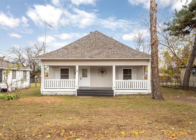 Property at 401 Summit Ave, Collinsville, TX 76233, 3 beds, 1 bath