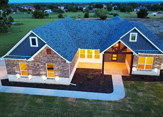Property at 8300 Kelly Ln, Alvarado, TX 76009, 4 beds, 2.5 baths