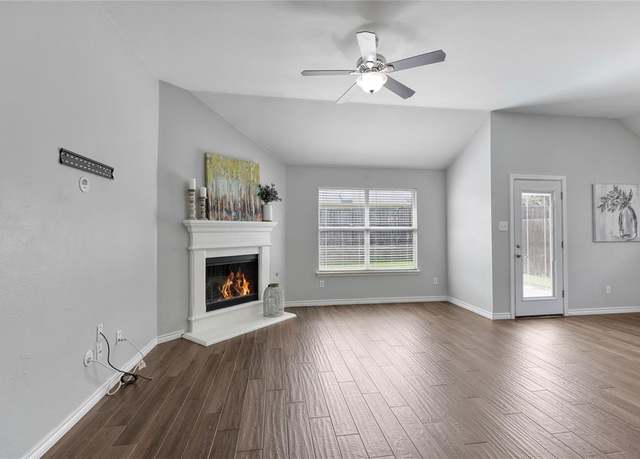 Property at 2814 Saddlebred Trl, Celina, TX 75009, 4 beds, 2 baths