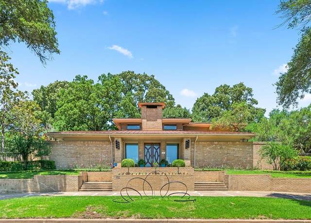 Property at 701 Woodland Hills Dr, Tyler, TX 75701, 4 beds, 5 baths